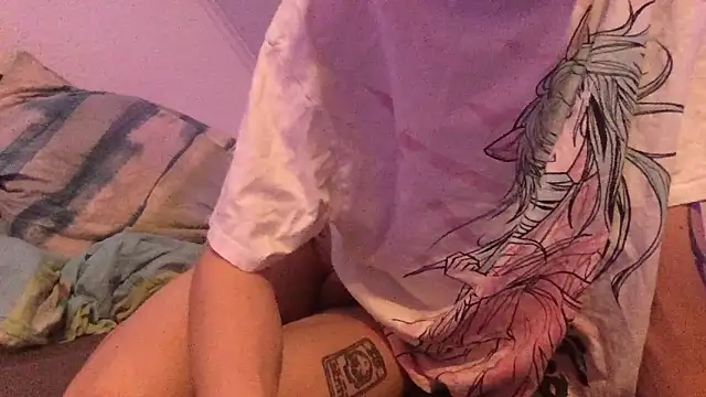 TwinklustbyEmi online show from 18, 12, 2025