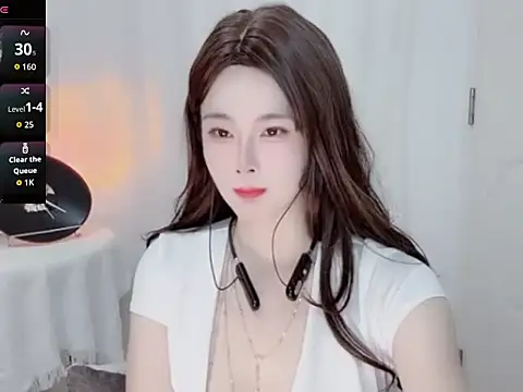 yiyi-zh online show from 18, 7, 2026