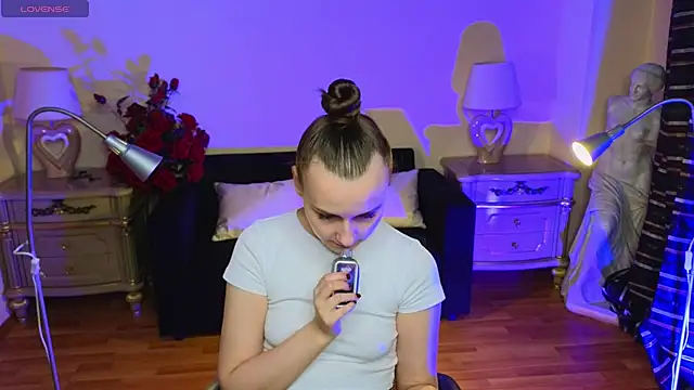 Kelly Cartier online show from 10, 10, 2025