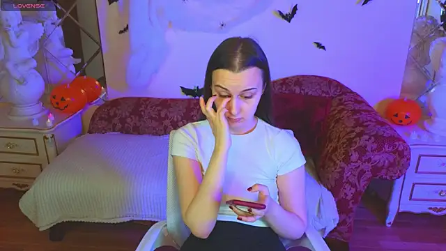 Kelly Cartier online show from 17, 10, 2025