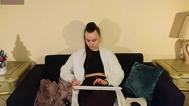 Kelly Cartier online show from 15, 1, 2026