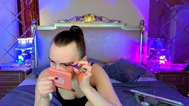 Kelly Cartier online show from 26, 11, 2025