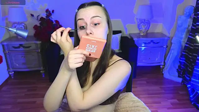 Kelly Cartier online show from 6, 10, 2025