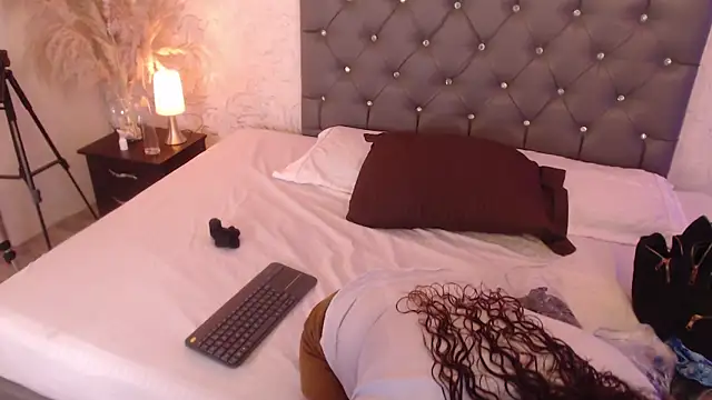 Serena Houstonn online show from 24, 4, 2026