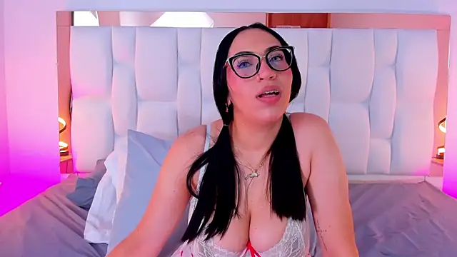 Camille Juicy online show from 3, 10, 2025