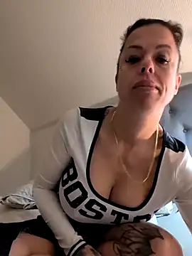 sexygilf82 online show from 27, 11, 2025