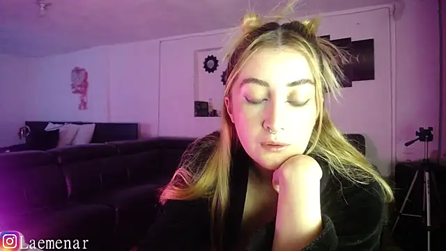 Saraa-Smith online show from 7, 11, 2025