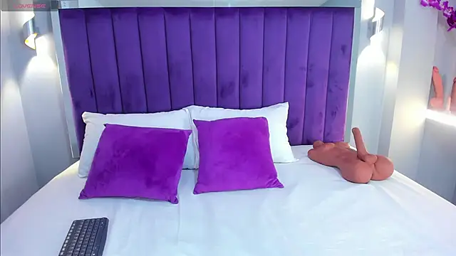 ElaraDusk online show from 18, 10, 2025