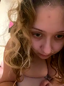 Snapshot of Destinyym chatting on 18, 10, 2025 Destinyym online show from 18, 10, 2025