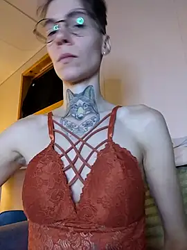 HoneySquirrel online show from 5, 4, 2026