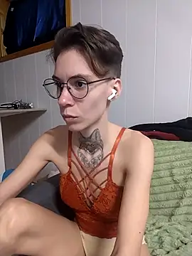 Snapshot of HoneySquirrel chatting on 6, 4, 2026 HoneySquirrel online show from 6, 4, 2026