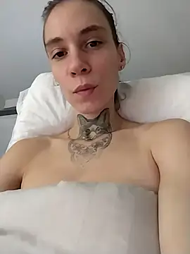 HoneySquirrel online show from 7, 10, 2025