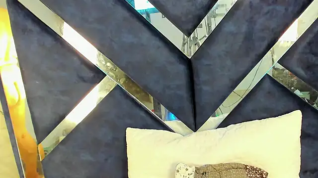 VanessaHard as online show from 9, 1, 2026