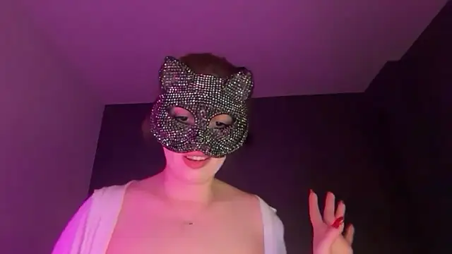 Lunahadidd online show from 24, 4, 2026