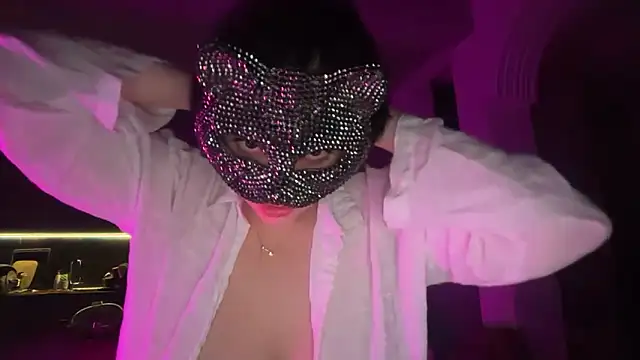 Lunahadidd online show from 2, 4, 2026