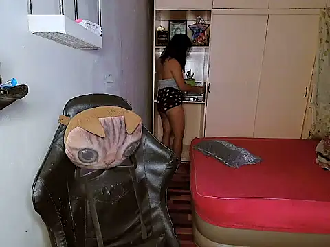 YourNikkieXxx online show from 15, 12, 2025