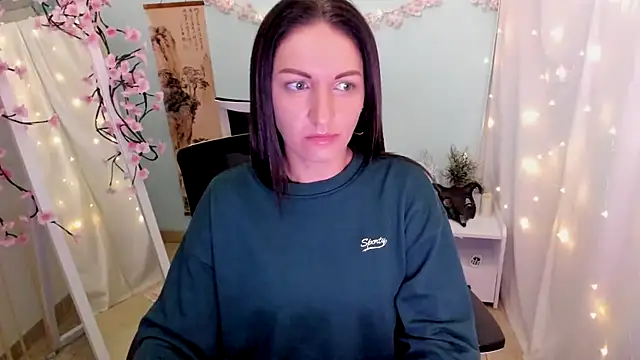 Aurora Loveu online show from 13, 4, 2026