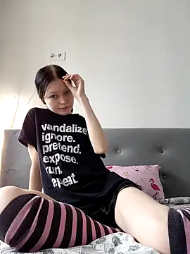 DragonFoxie online show from 19, 10, 2025