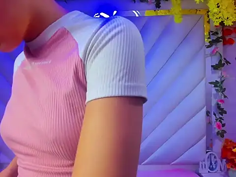  Luna Bennett online show from 5, 11, 2025