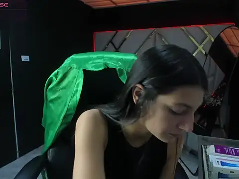  Luna Bennett online show from 4, 7, 2026