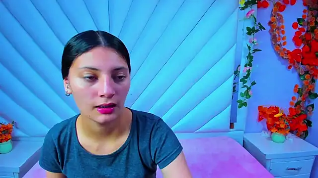  Luna Bennett online show from 28, 10, 2025