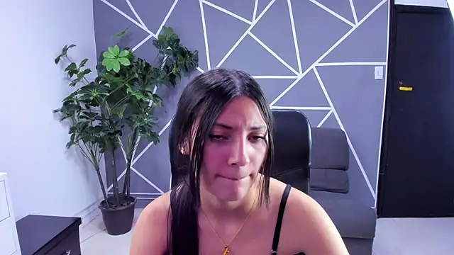  Luna Bennett online show from 1, 4, 2026