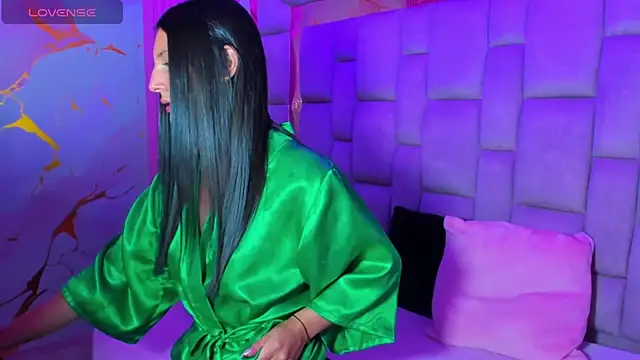  Luna Bennett online show from 17, 5, 2026