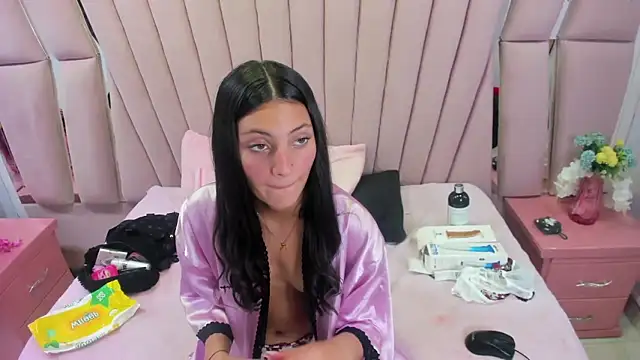  Luna Bennett online show from 5, 6, 2026