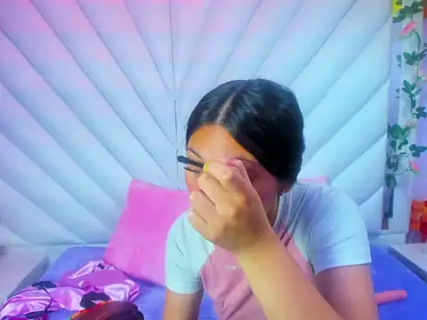  Luna Bennett online show from 19, 11, 2025