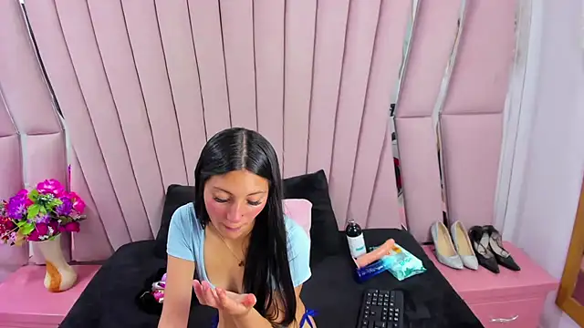  Luna Bennett online show from 22, 4, 2026