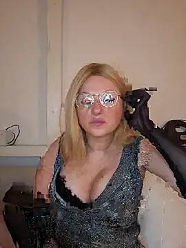 TinaLizxh online show from 2, 12, 2025