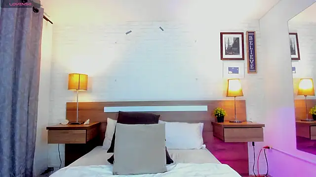 Snapshot of JenniferAuriston chatting on 3, 11, 2025 JenniferAuriston online show from 3, 11, 2025