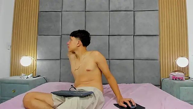 ChanellandMax online show from 5, 1, 2026