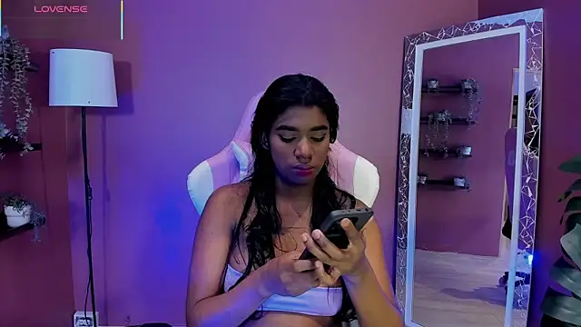 KendraChavez  online show from 3, 11, 2025