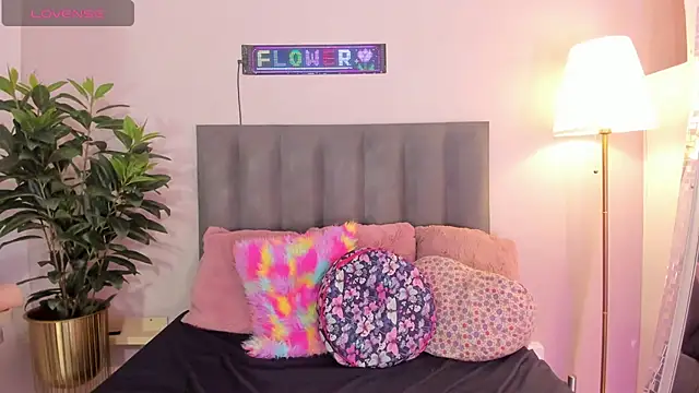 KendraChavez  online show from 25, 2, 2026