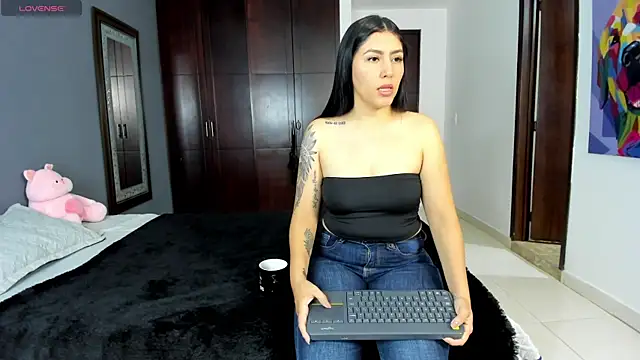 Snapshot of marianaandvalen chatting on 19, 6, 2026 marianaandvalen online show from 19, 6, 2026