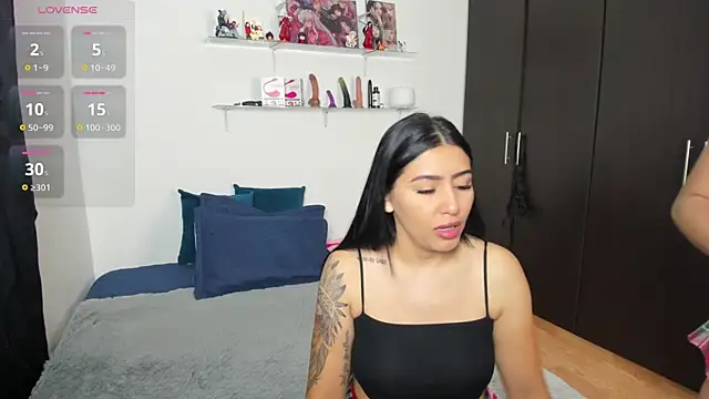 Snapshot of marianaandvalen chatting on 25, 10, 2025 marianaandvalen online show from 25, 10, 2025