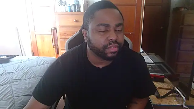 Snapshot of Breadwinnah chatting on 8, 6, 2026 Breadwinnah online show from 8, 6, 2026