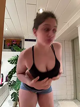 Snapshot of DreamThickCouple chatting on 14, 4, 2026 DreamThickCouple online show from 14, 4, 2026