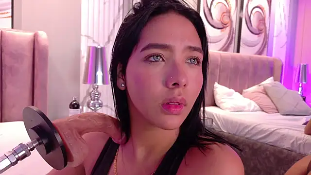 HilaryQueen online show from 19, 12, 2025