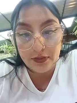 megan fox5 online show from 17, 12, 2025