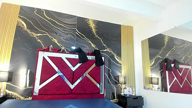 VioletRose as online show from 8, 11, 2025