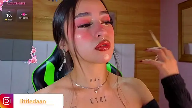 Abril Velvet a  online show from 20, 12, 2025