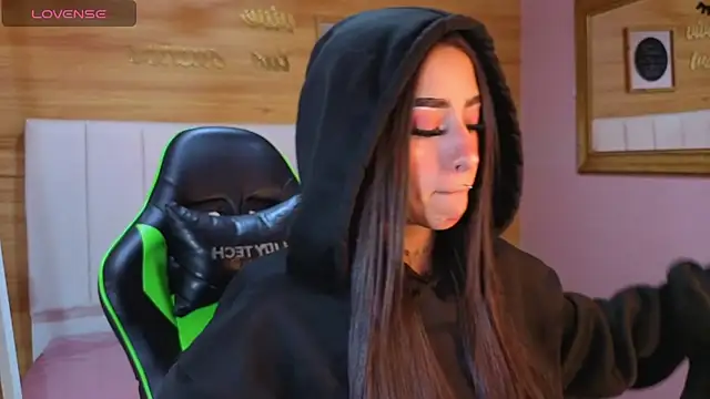 Snapshot of Abril_Velvet_a_ chatting on 28, 11, 2025 Abril Velvet a online show from 28, 11, 2025