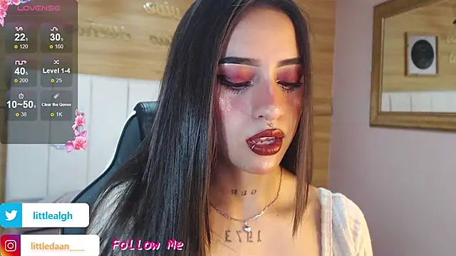 Snapshot of Abril_Velvet_a_ chatting on 7, 11, 2025 Abril Velvet a online show from 7, 11, 2025