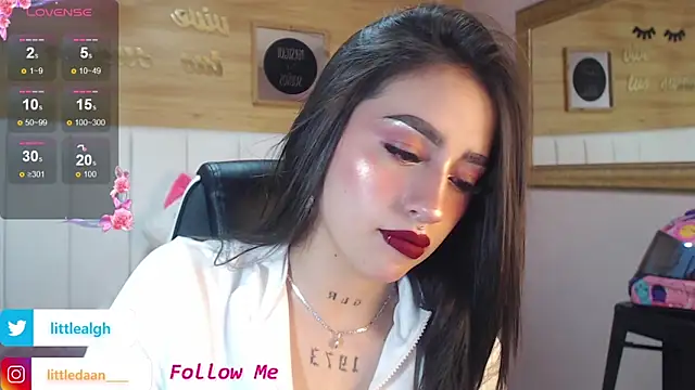 Snapshot of Abril_Velvet_a_ chatting on 25, 10, 2025 Abril Velvet a online show from 25, 10, 2025