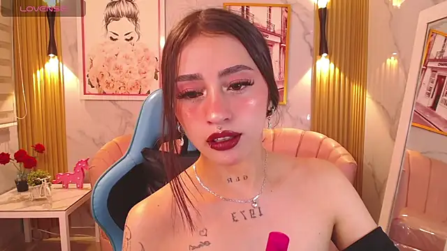 Abril Velvet a  online show from 21, 12, 2025