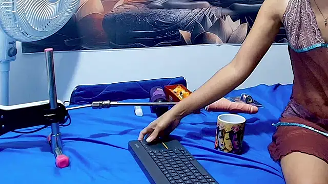 Snapshot of MiaBlaze_ chatting on 15, 11, 2025 MiaBlaze online show from 15, 11, 2025