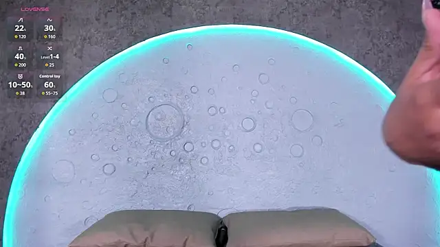 ReinaChloe online show from 15, 10, 2025