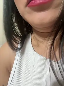 Snapshot of ReinaChloe chatting on 27, 5, 2026 ReinaChloe online show from 27, 5, 2026